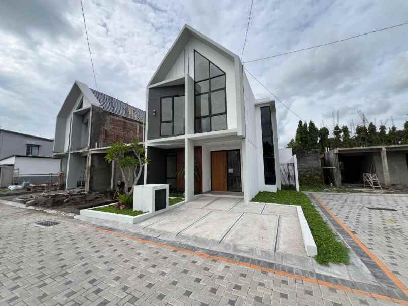 dijual rumah maguwo