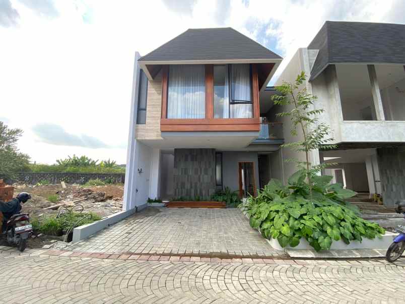 dijual rumah maguwoharjo depok sleman