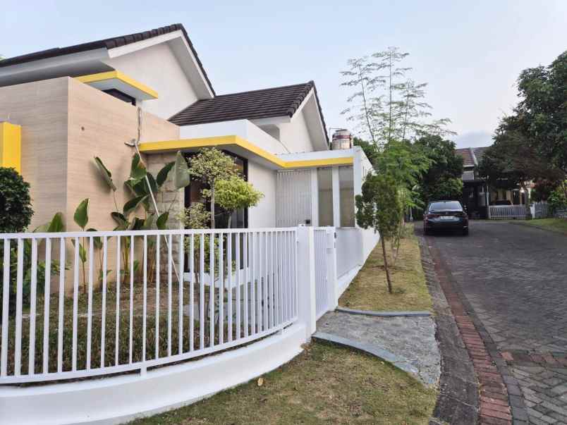 dijual rumah mangliawan