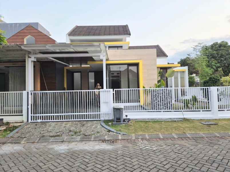 dijual rumah mangliawan