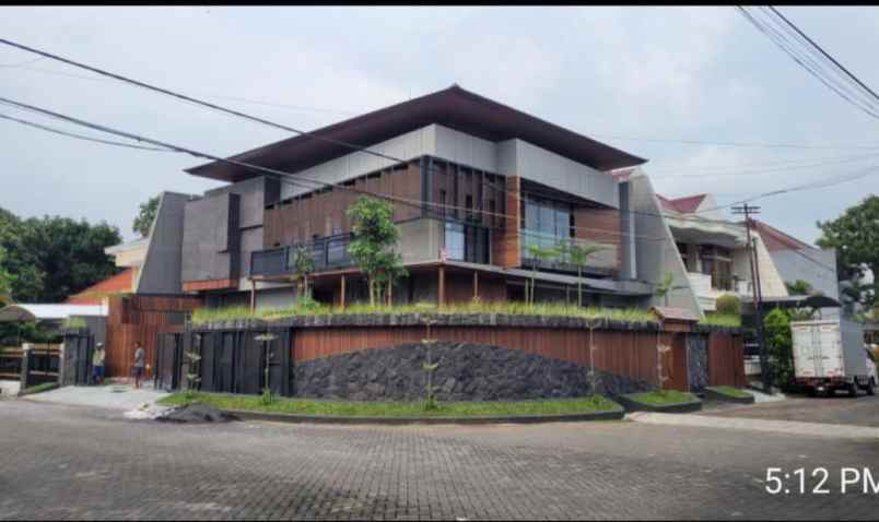 dijual rumah manyar kertoadi