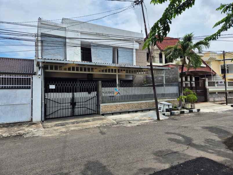 dijual rumah manyar kertoarjo