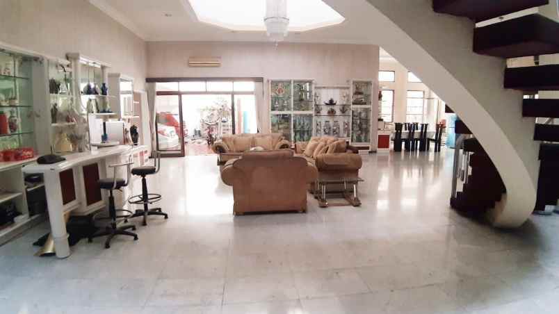 dijual rumah manyar kertoarjo