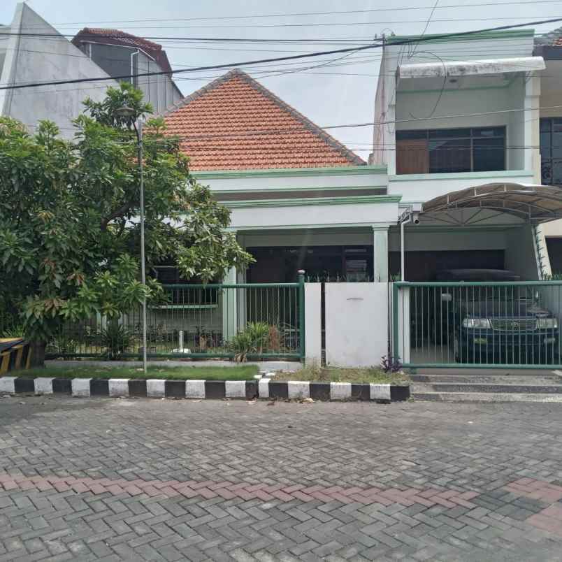 dijual rumah manyar one gate system