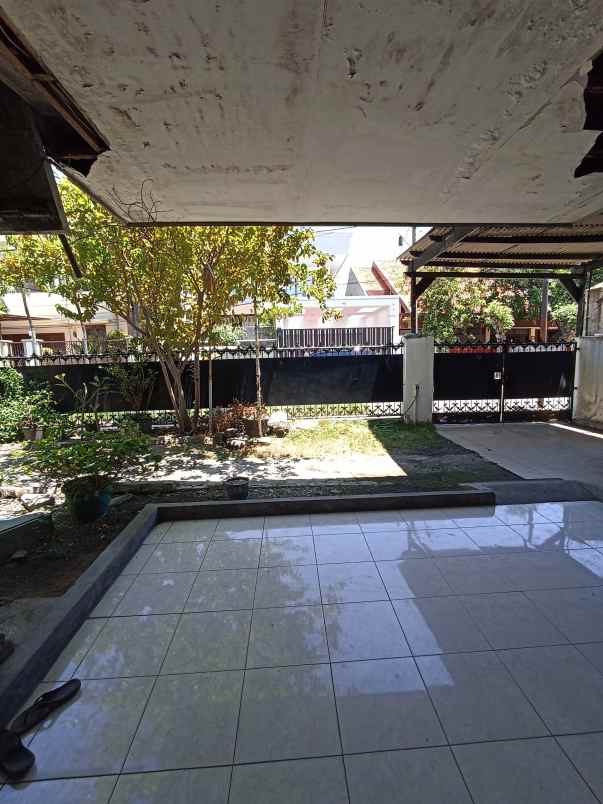 dijual rumah manyar rejo