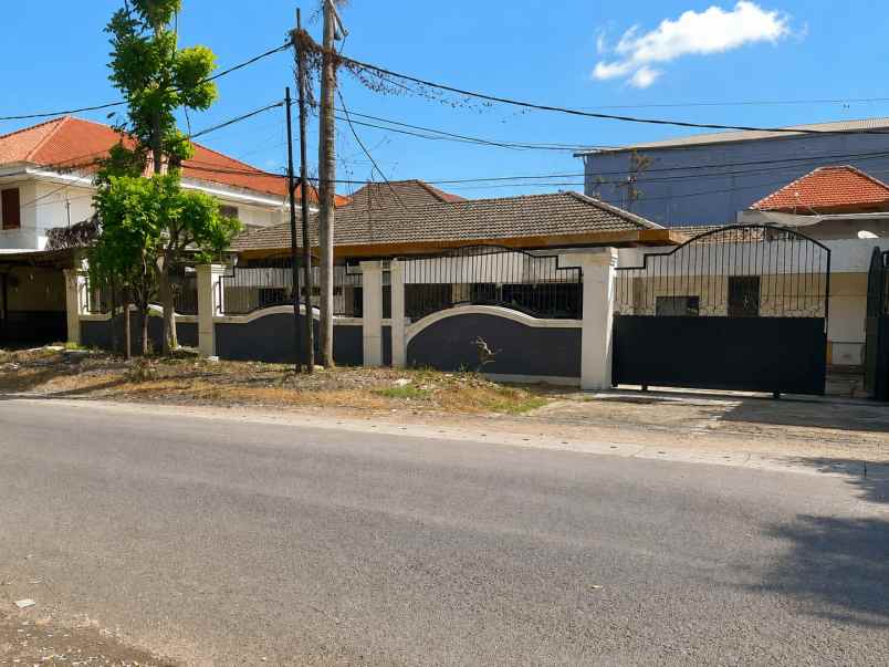 dijual rumah manyar rejo