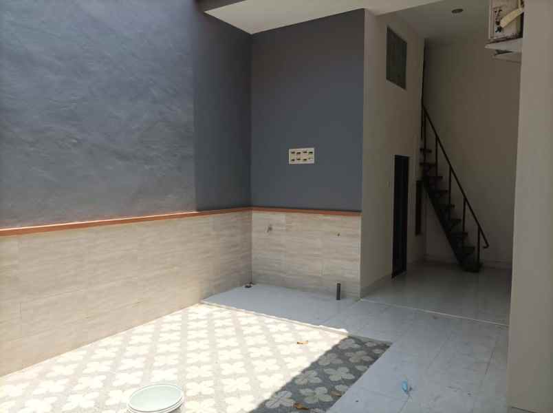 dijual rumah manyar tirtomoyo