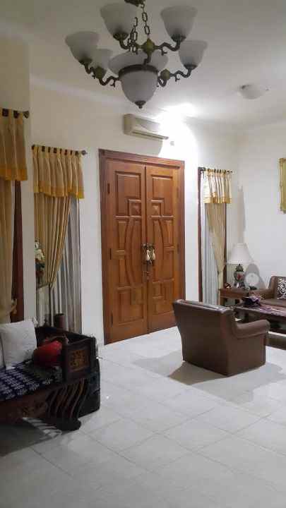 dijual rumah manyar tirtoyoso