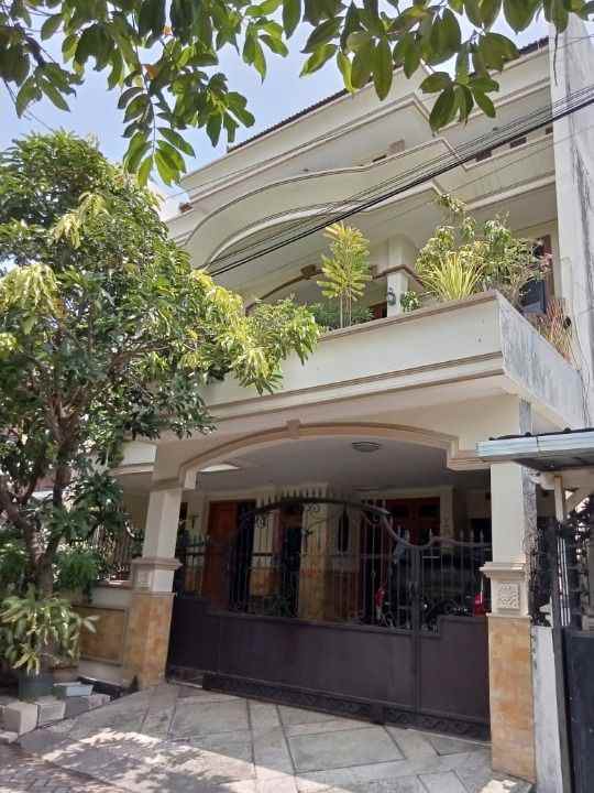 dijual rumah manyar tirtoyoso