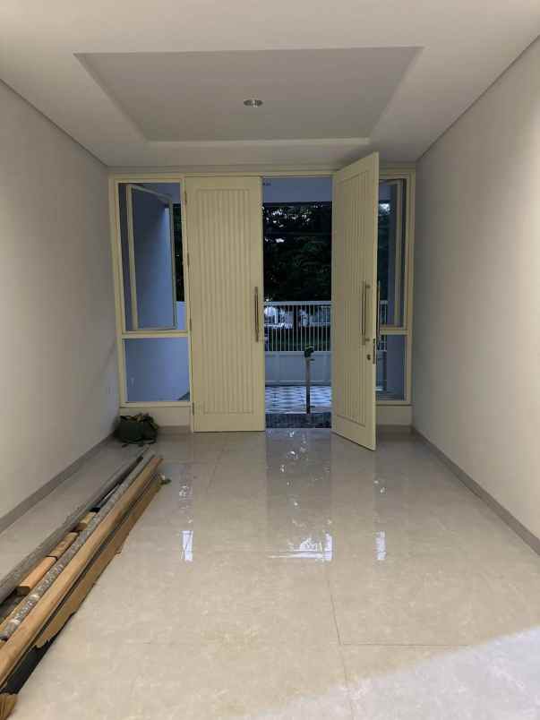 dijual rumah manyar tirtoyoso