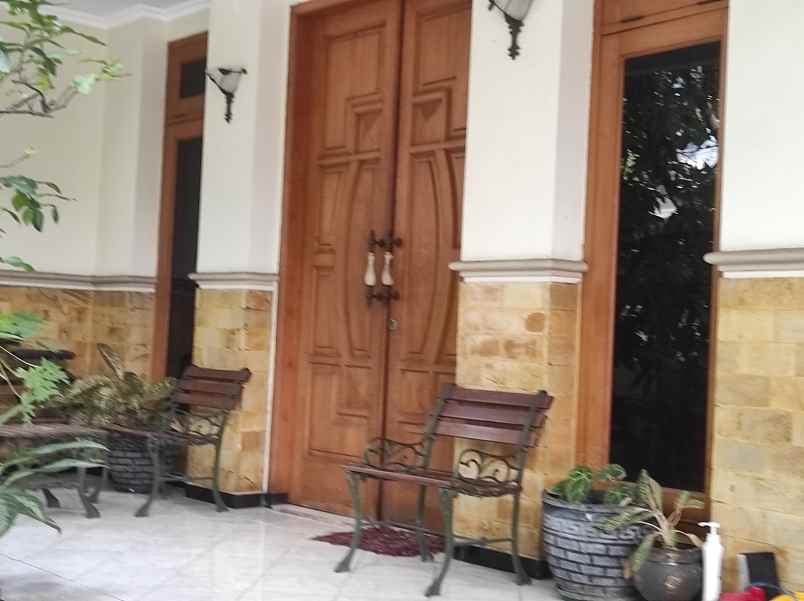 dijual rumah manyar tiryo