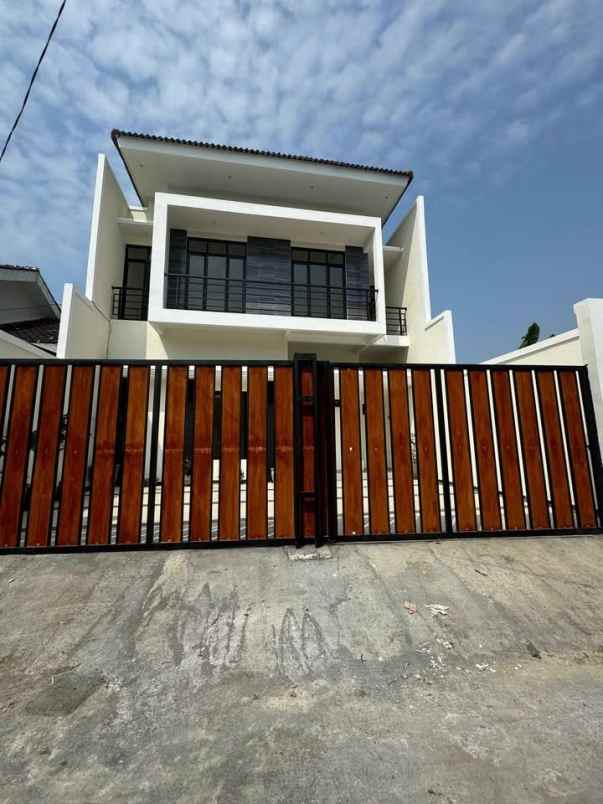 dijual rumah medayu utara