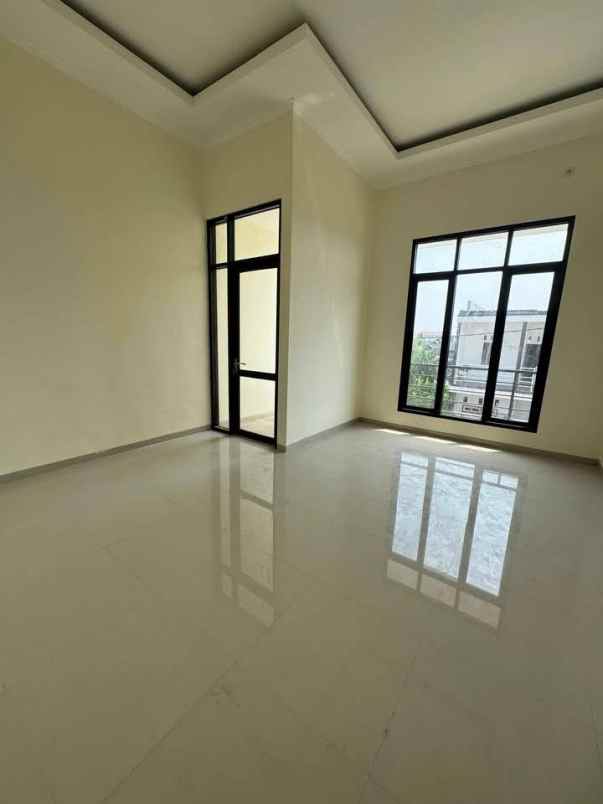 dijual rumah medayu utara