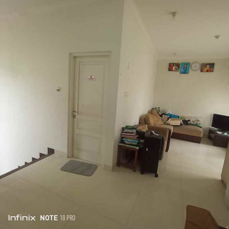 dijual rumah merapi view