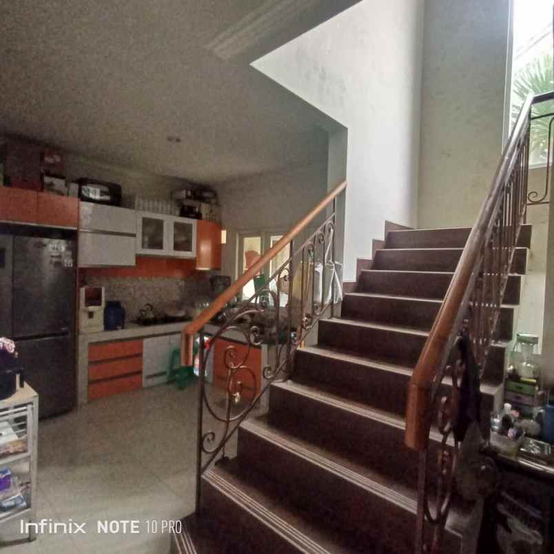 dijual rumah merapi view