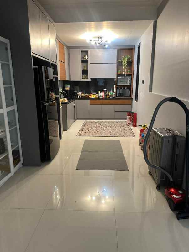 dijual rumah mewah legenda wisata cibubur