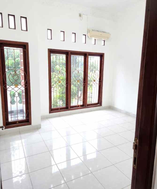 dijual rumah mewah menarik dinogotirto yogyakarta