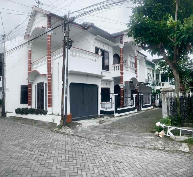 dijual rumah mewah menarik dinogotirto yogyakarta