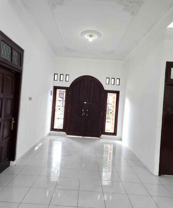 dijual rumah mewah menarik dinogotirto yogyakarta