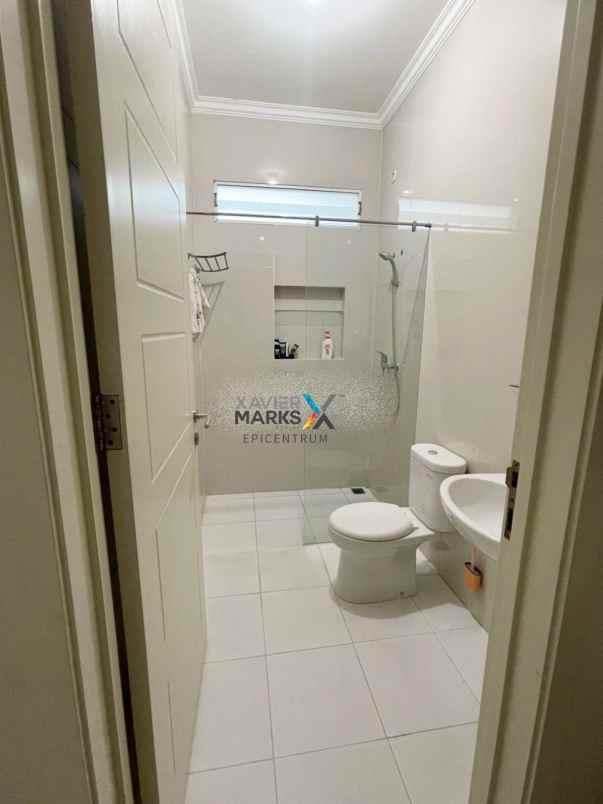 dijual rumah minimalis terawat pakuwon city san diego