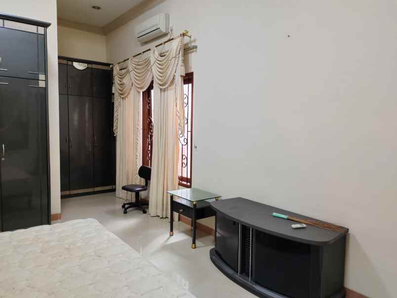 dijual rumah mulyosari prima