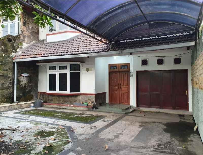 dijual rumah nginden intan barat