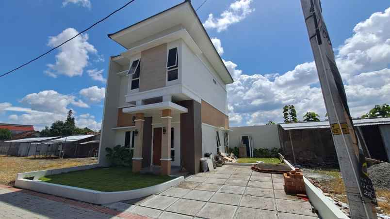 dijual rumah nogotirto gamping sleman