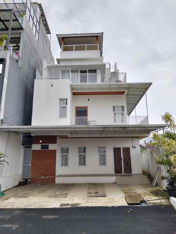 dijual rumah nuansa alam setiabudi