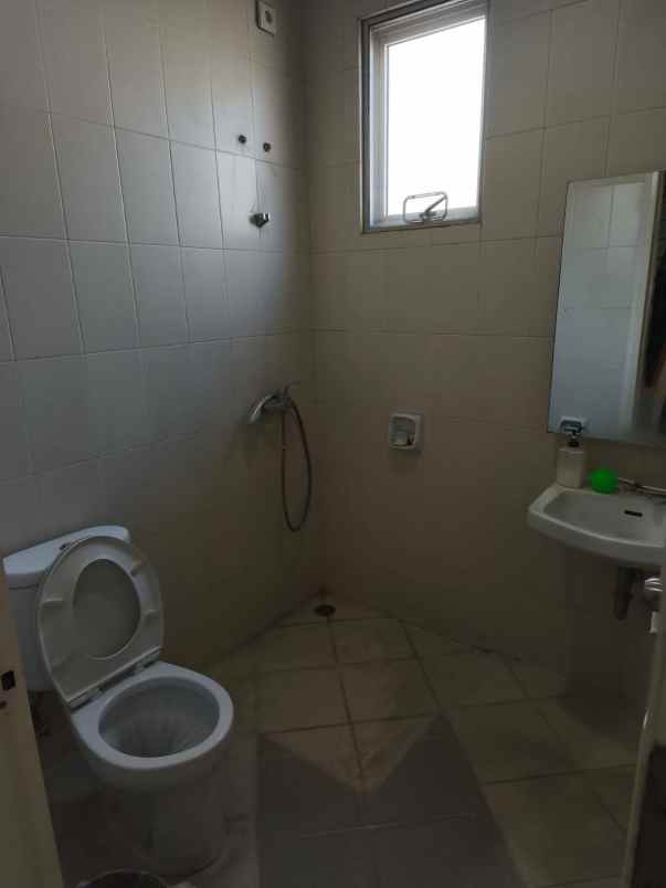 dijual rumah pakuwon city