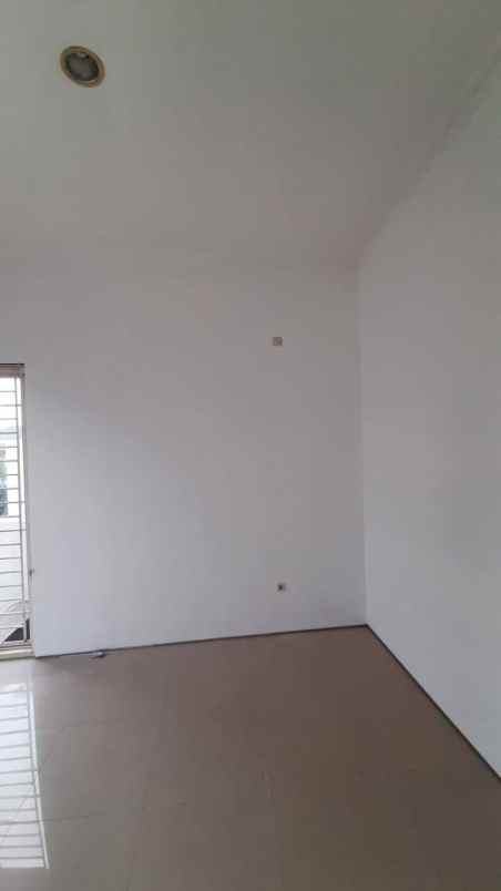 dijual rumah pakuwon city