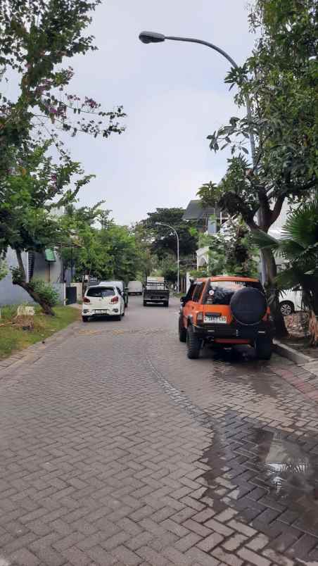 dijual rumah pakuwon city