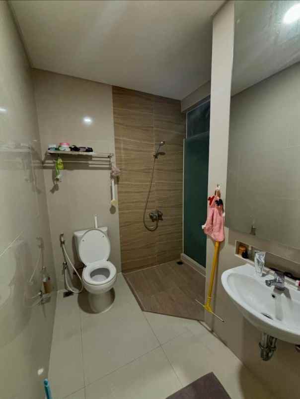 dijual rumah pakuwon city cluster