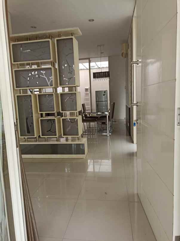 dijual rumah pakuwon city malibu beach