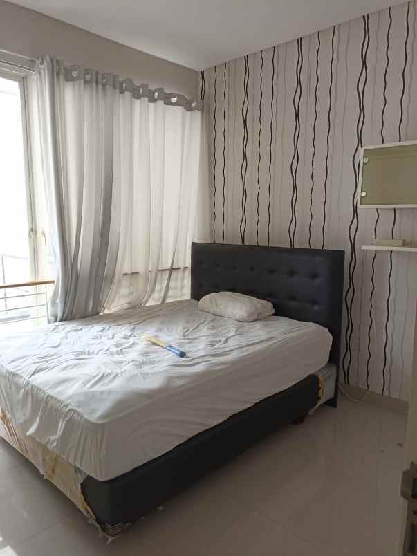 dijual rumah pakuwon city malibu beach