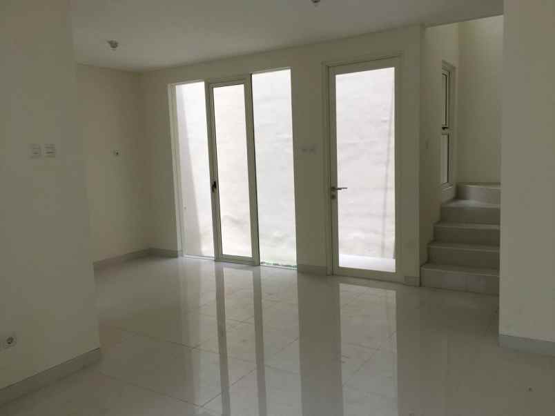 dijual rumah pakuwon city zimbali costa