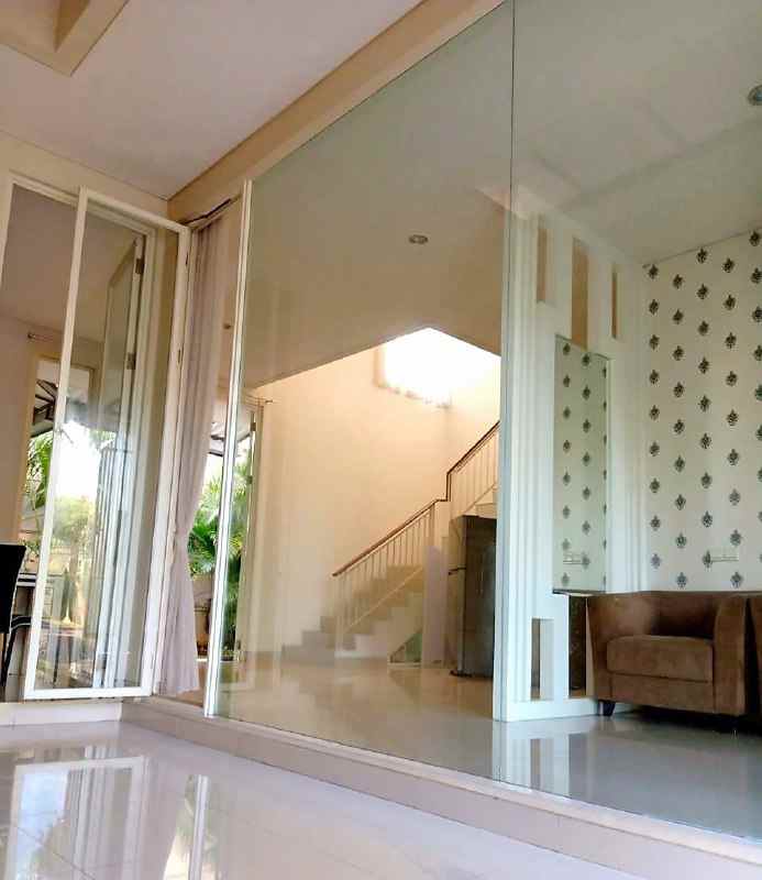 dijual rumah pakuwon indah