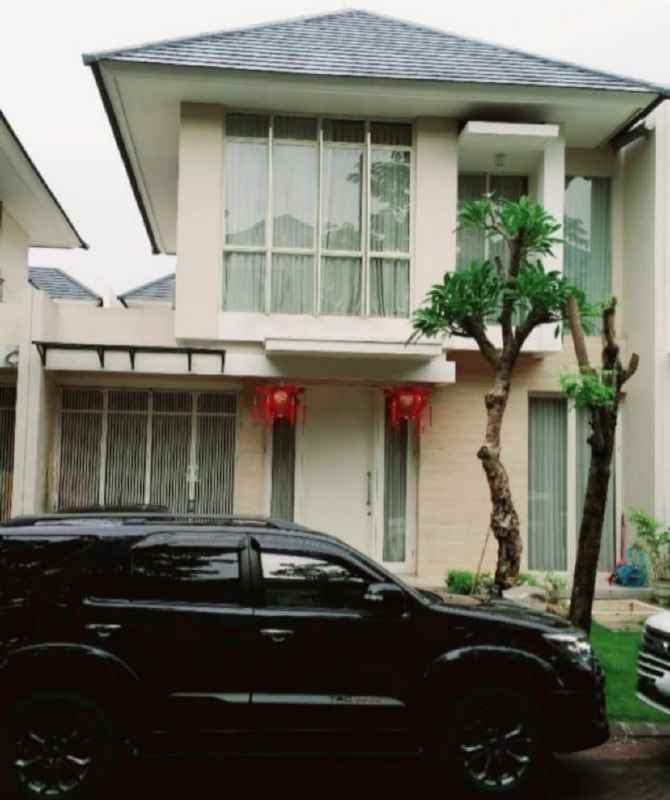 dijual rumah pakuwon indah