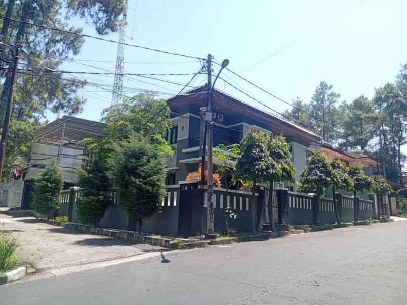 dijual rumah parahyangan permai