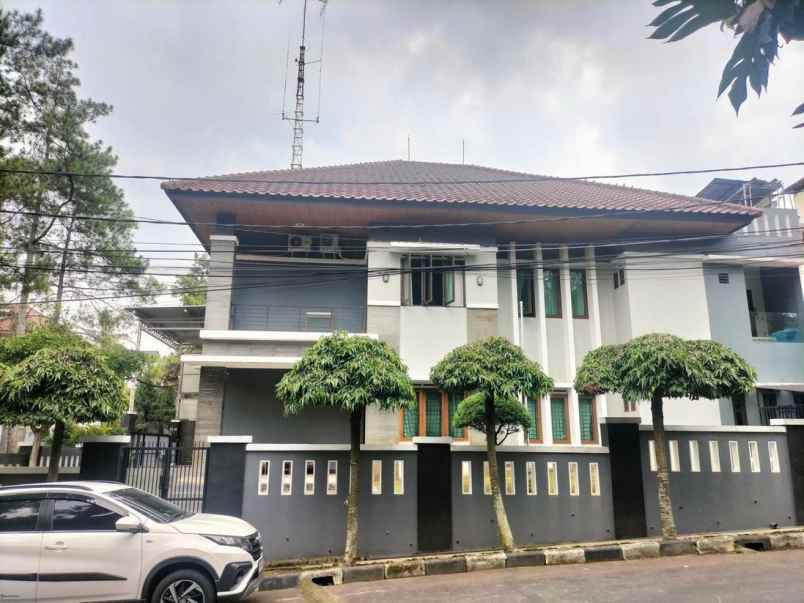 dijual rumah parahyangan permai