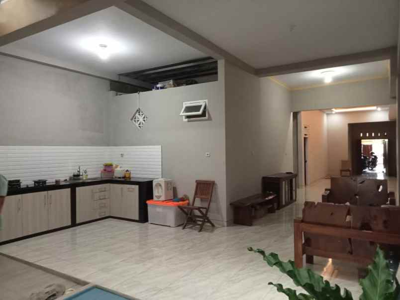 dijual rumah pasar potorono