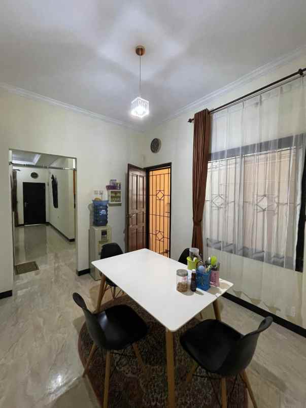 dijual rumah pasar rebo