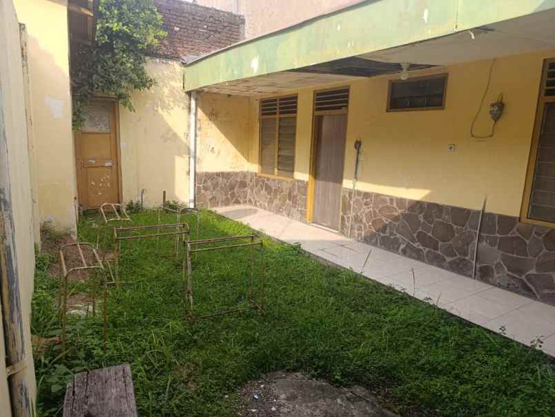 dijual rumah peneleh