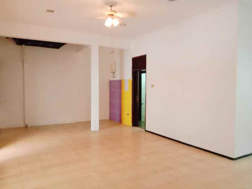 dijual rumah perum villa aster srondol