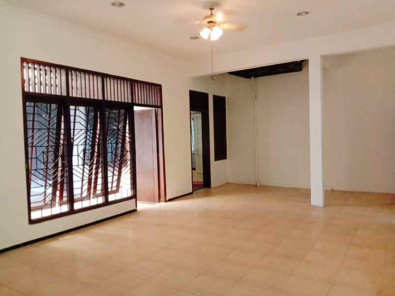 dijual rumah perum villa aster srondol
