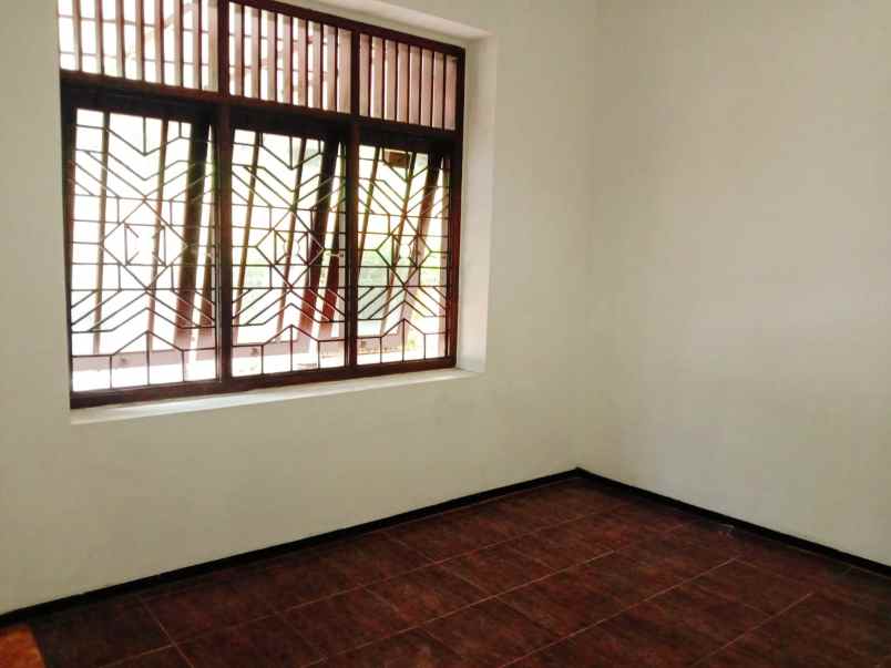 dijual rumah perum villa aster srondol