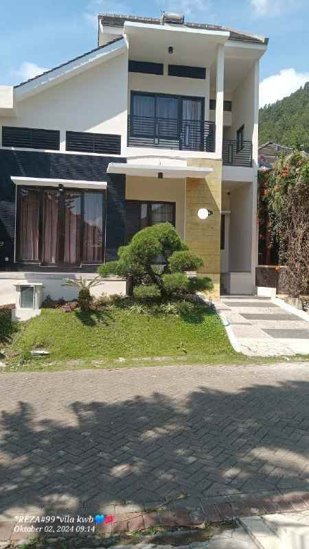 dijual rumah perumahan kusuma pinus