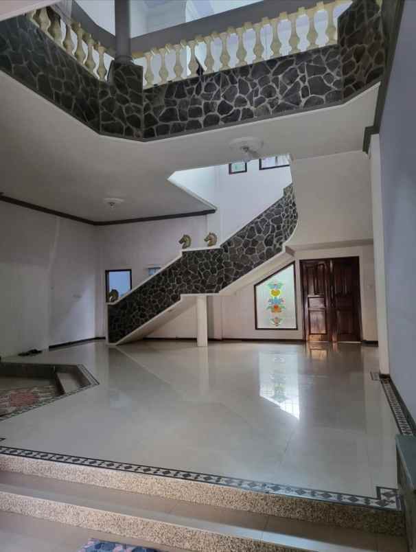 dijual rumah perumahan permata jingga