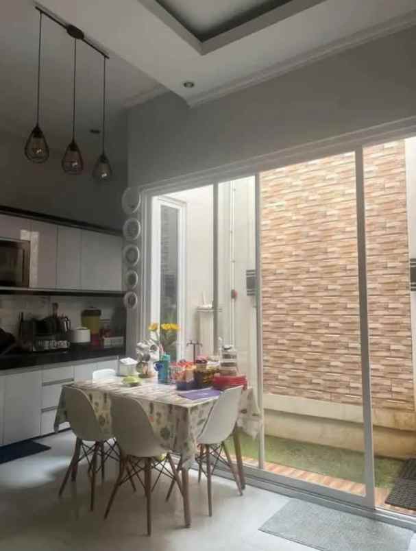dijual rumah perumahan puri kranji regency