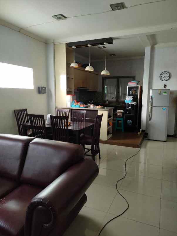 dijual rumah perumahan taman