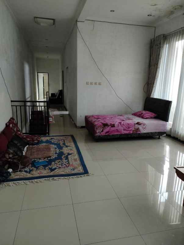 dijual rumah perumahan taman